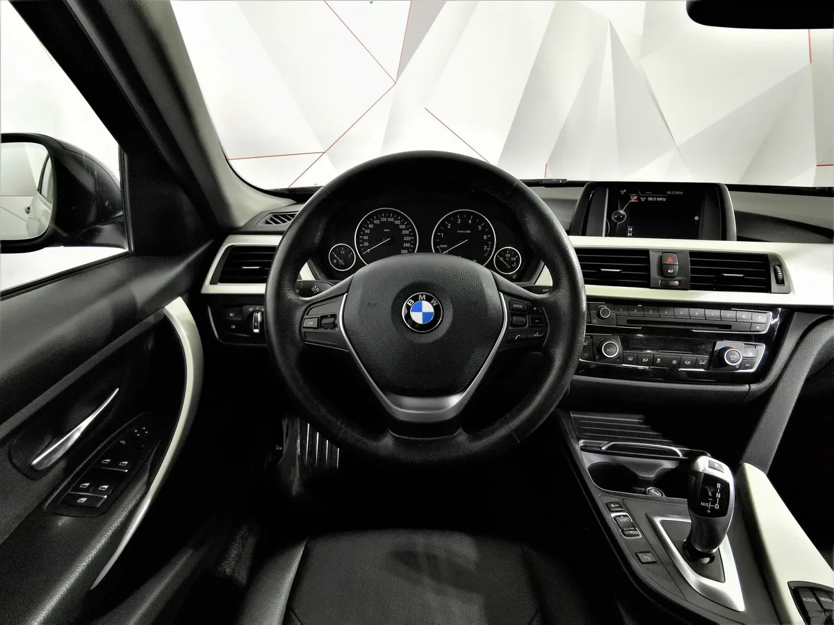 BMW 3 серия 318i AT (136 л.с.) Черный в АВИЛОН. Слайд №15