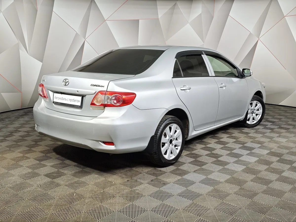Toyota Corolla 1.6 MT (124 л.с.) Серебристый в АВИЛОН. Слайд №2