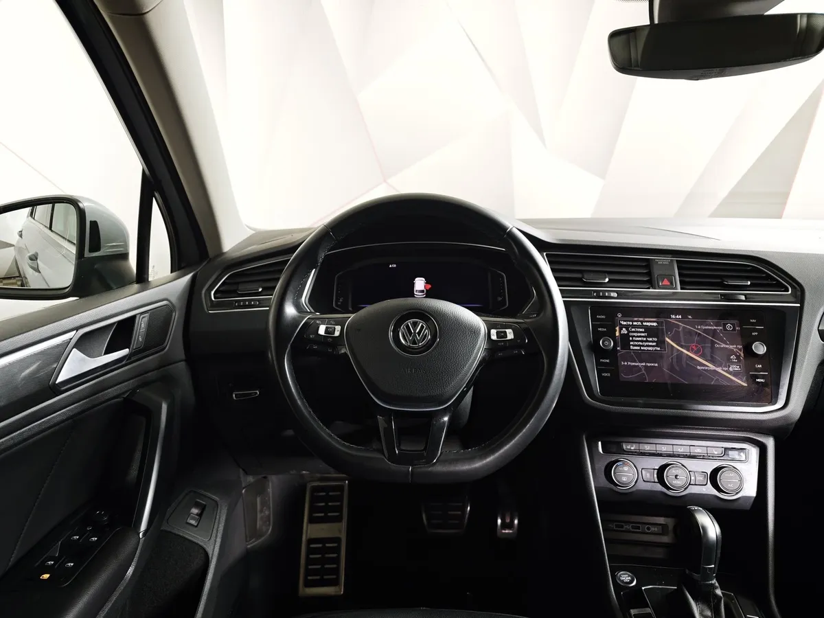 Volkswagen Tiguan 2.0 TSI 4Motion DSG (220 л.с.) R-Line Белый в АВИЛОН. Слайд №20