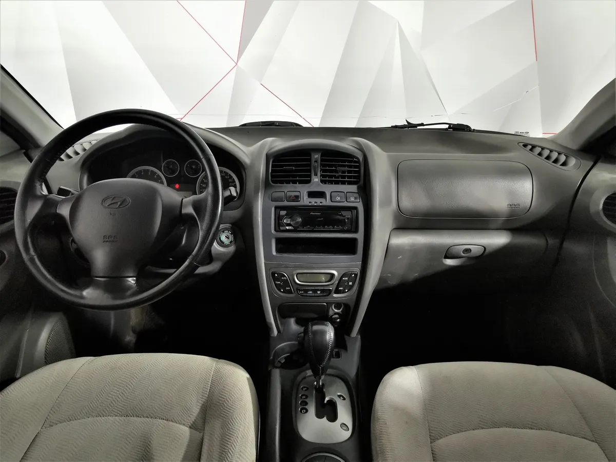 Hyundai Santa Fe 2.7 AT (173 л.с.) Серебристый в АВИЛОН. Слайд №12