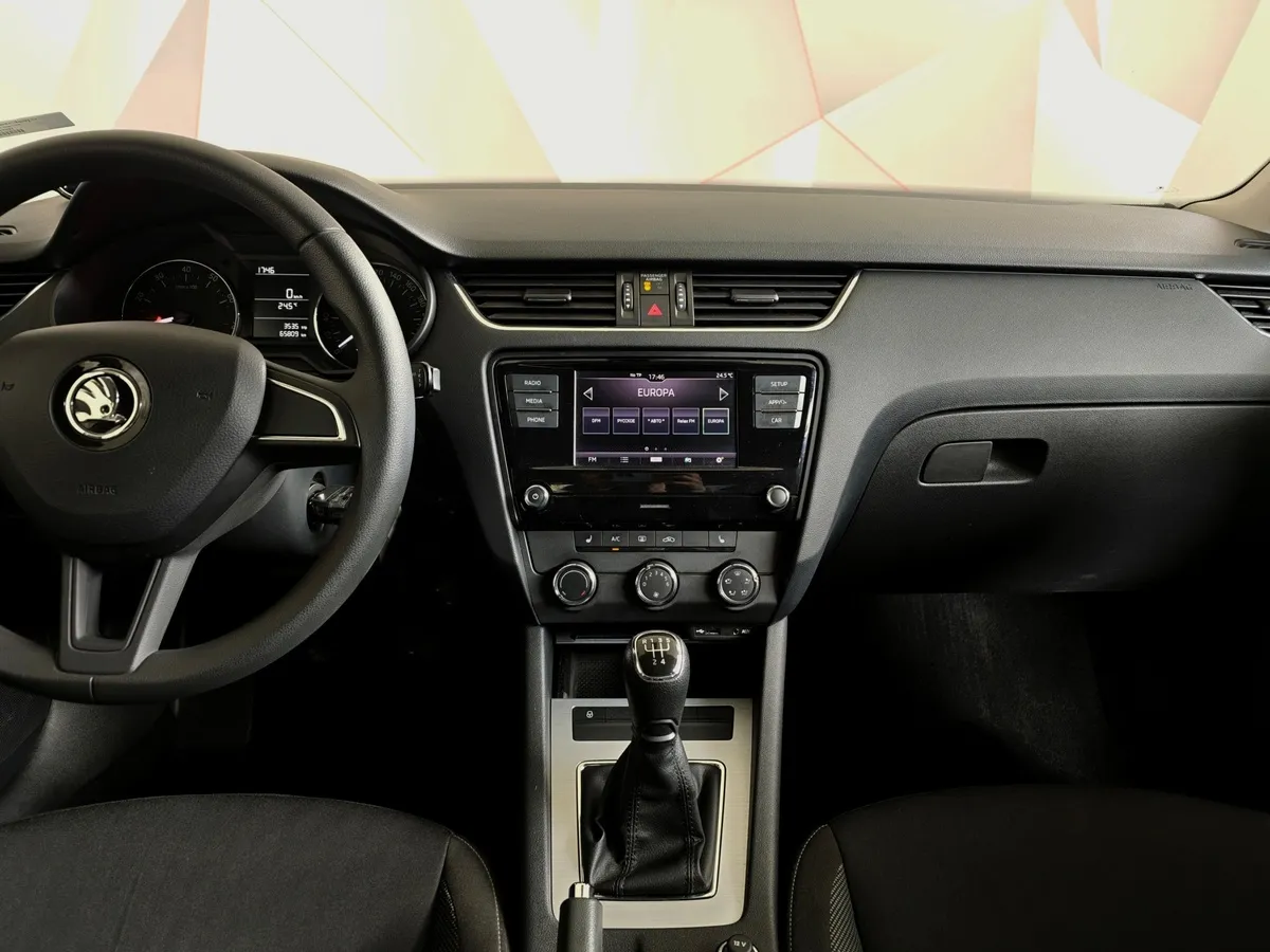 Skoda Octavia 1.6 MPI MT (110 л.с.) Белый в АВИЛОН. Слайд №15