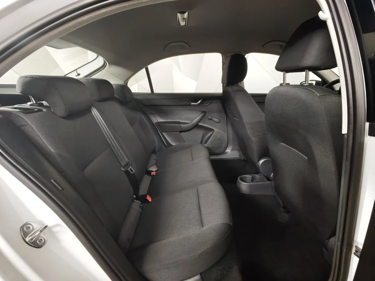 Skoda Rapid 1.6 MT (90 л.с.) Белый в АВИЛОН. Слайд №16