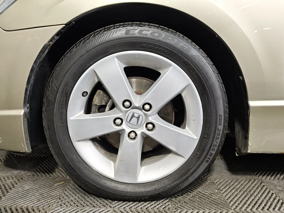 Honda Civic 1.8 AT (140 л.с.) Золотой в АВИЛОН. Слайд №9