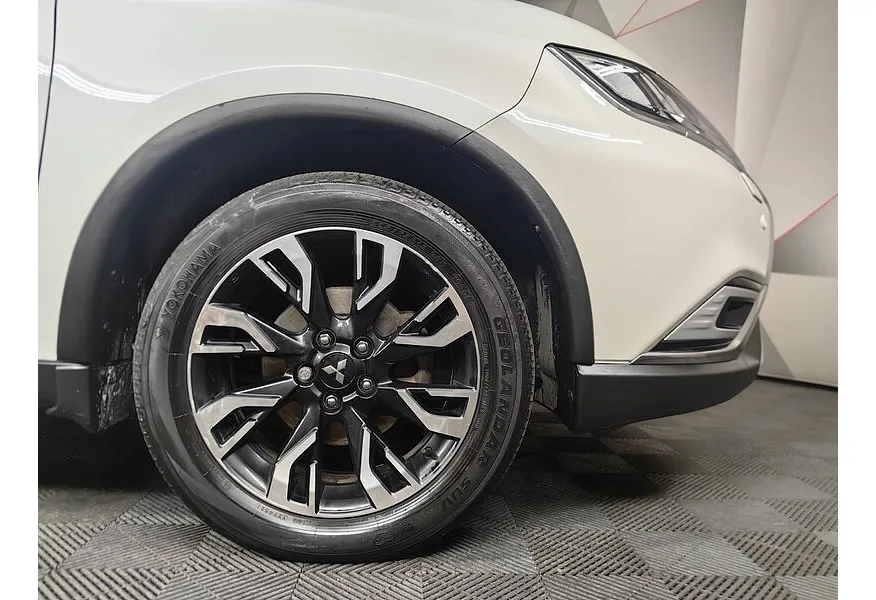 АВИЛОН - Mitsubishi Outlander 2.4 CVT 4WD (167 л.с.) Белый - slide 20