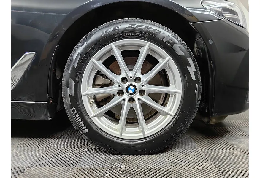 BMW 5 серия 520i Steptronic (184 л.с.) Base (Локальная сборка) Черный в АВИЛОН. Слайд №7