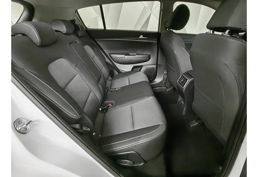 Kia Sportage 2.0 MPI AT 4WD (150 л.с.) Luxe Белый в АВИЛОН. Слайд №16