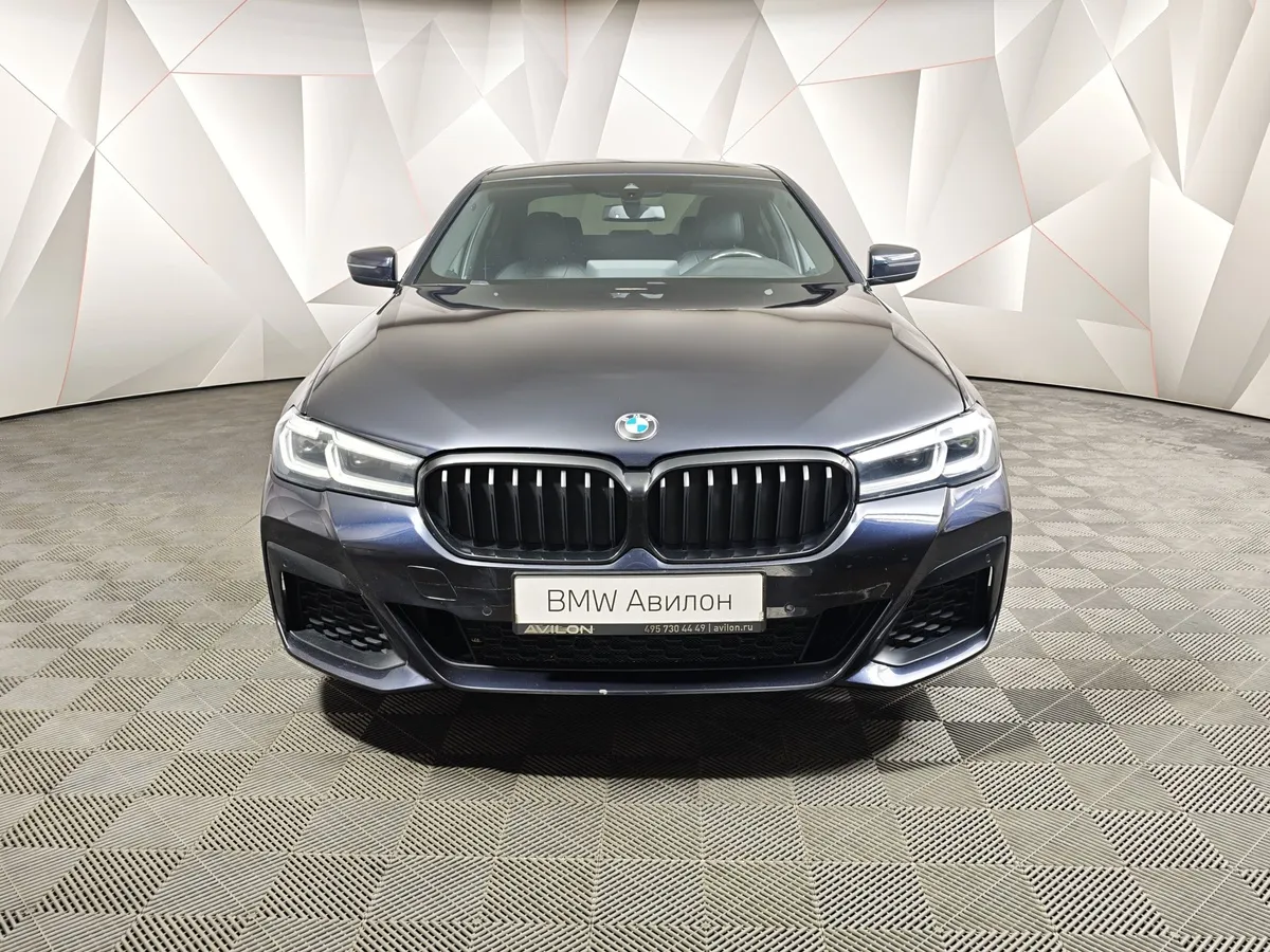 BMW 5 серия 520d xDrive Steptronic (190 л.с.) M Sport Черный в АВИЛОН. Слайд №3