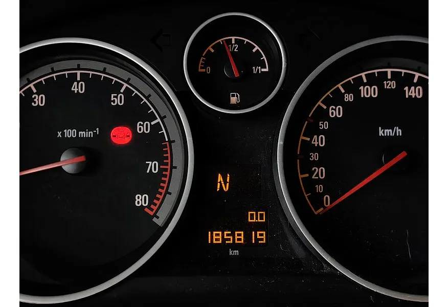 Opel Astra 1.6 AT (115 л.с.) Серебристый в АВИЛОН. Слайд №12