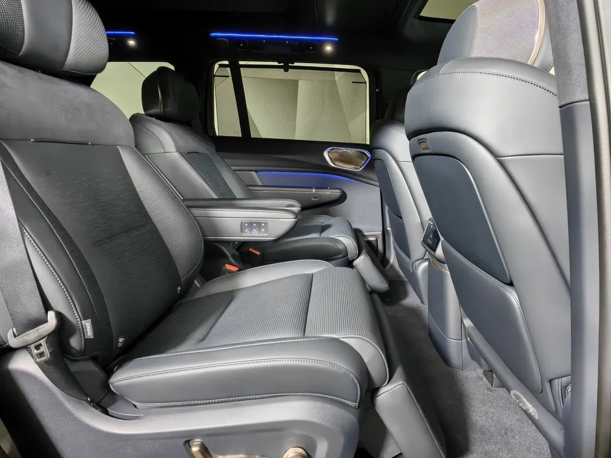 Lynk & Co 900 2.0 AT 4WD (884 л.с.) Discovery Черный в АВИЛОН. Слайд №14