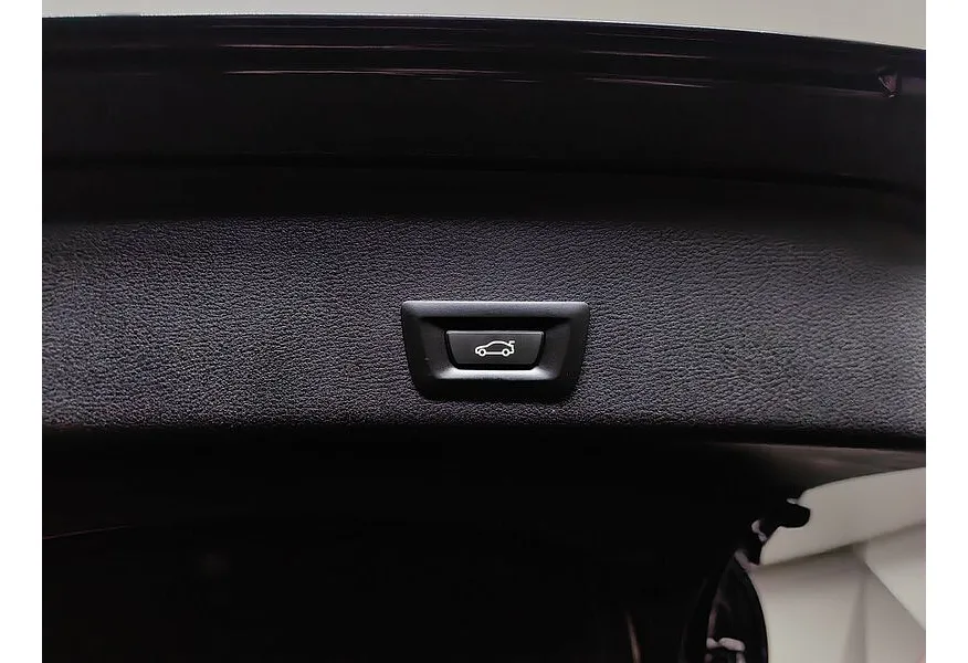 LIVE. Слайд №18