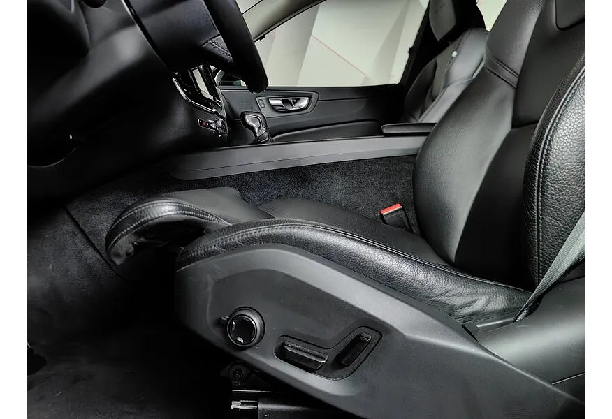 Volvo XC60 2.0 D4 AT AWD (190 л.с.) Inscription Черный в АВИЛОН. Слайд №23