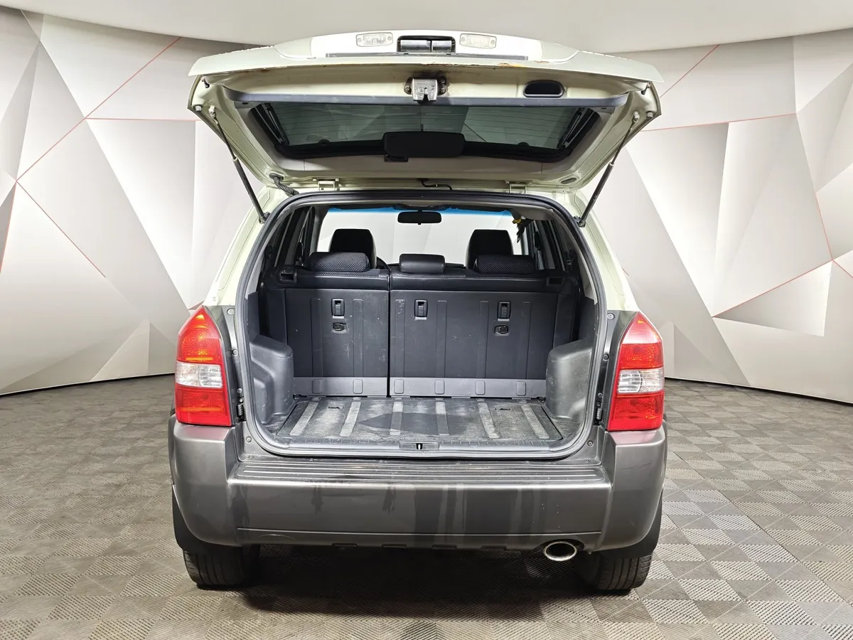 Hyundai Tucson 2.0 AT 4WD (142 л.с.) Серебристый в АВИЛОН. Слайд №11