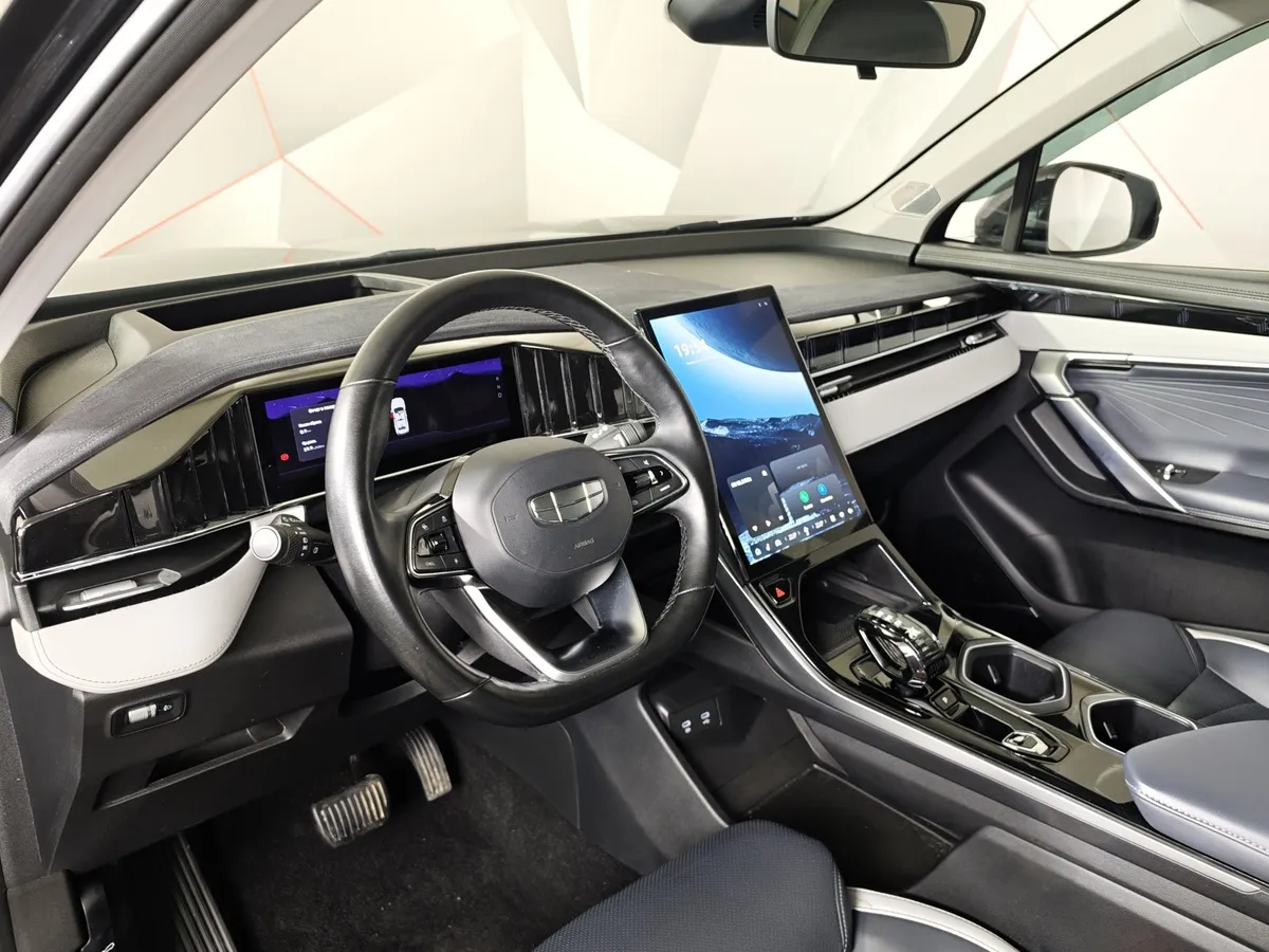 Geely Atlas 2.0T 7DCT 2WD (200 л.с.) Flagship Черный в АВИЛОН. Слайд №18