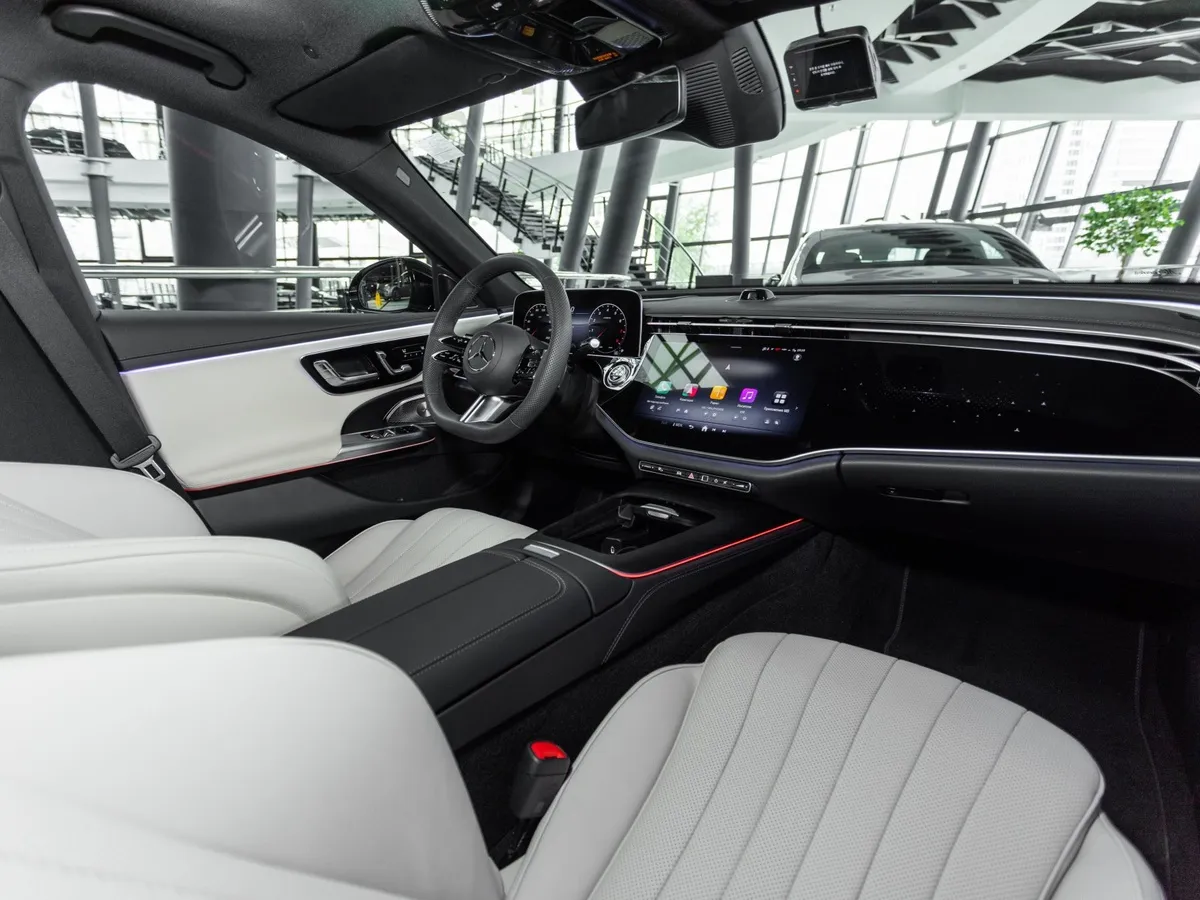 Mercedes-Benz E-Класс E 300 4MATIC (258 л.с.) Черный в АВИЛОН. Слайд №11