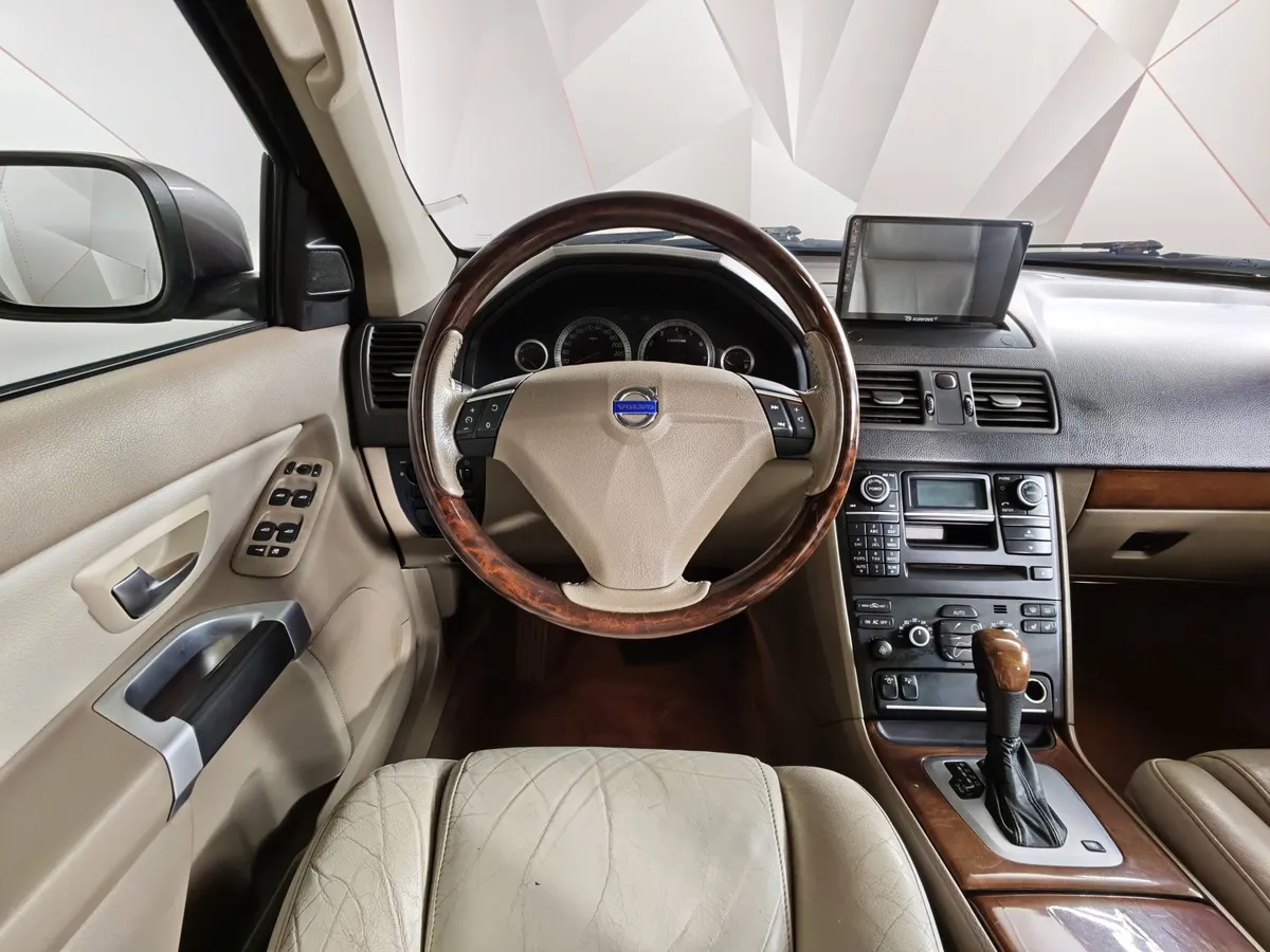 Volvo XC90 2.5 T5 Geartronic AWD (5 мест) (210 л.с.) Коричневый в АВИЛОН. Слайд №19