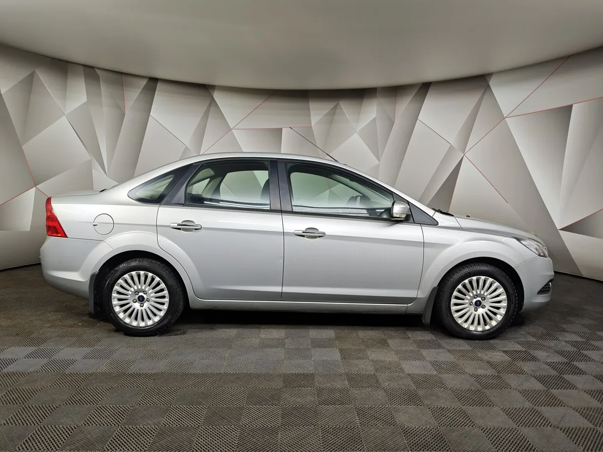 Ford Focus 1.8 MT (125 л.с.) Серебристый в АВИЛОН. Слайд №6