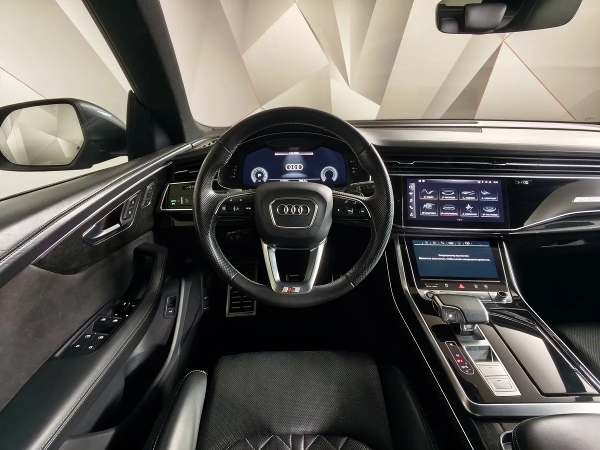 Audi Q8 55 TFSI Tiptronic quattro (340 л.с.) Серый в АВИЛОН. Слайд №20