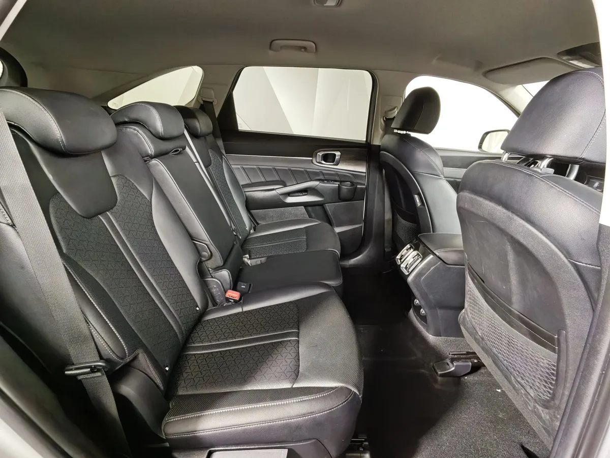 Kia Sorento 2.5 MPI 4WD AT (180 л.с.) Comfort Серый в АВИЛОН. Слайд №16