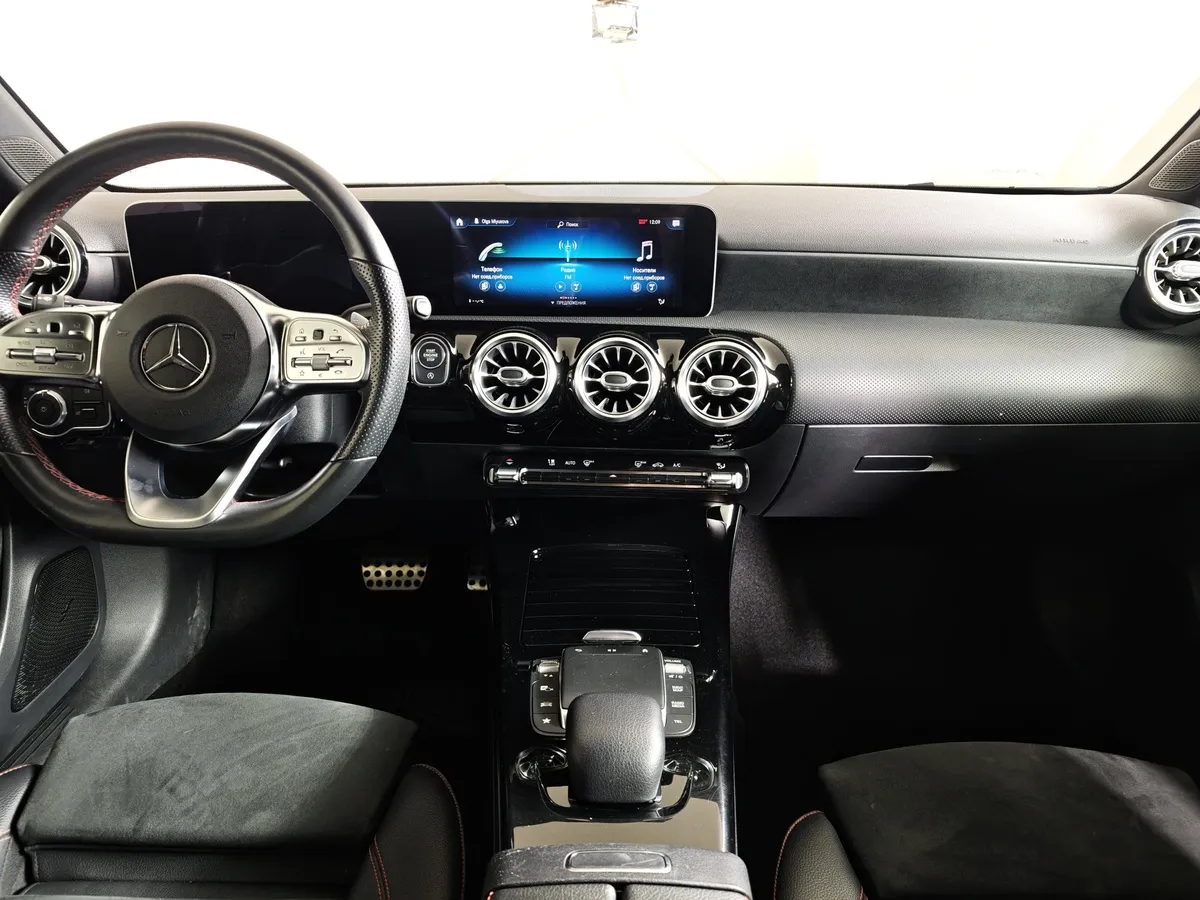 Mercedes-Benz A-Класс A 200 7G-DCT (150 л.с.) Sport Черный в АВИЛОН. Слайд №14