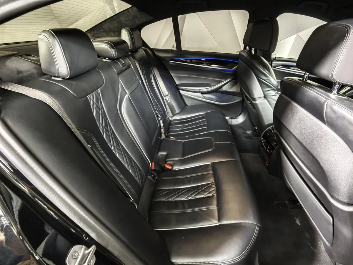 BMW 5 серия 530d xDrive Steptronic (249 л.с.) M Sport Plus Черный в АВИЛОН. Слайд №13