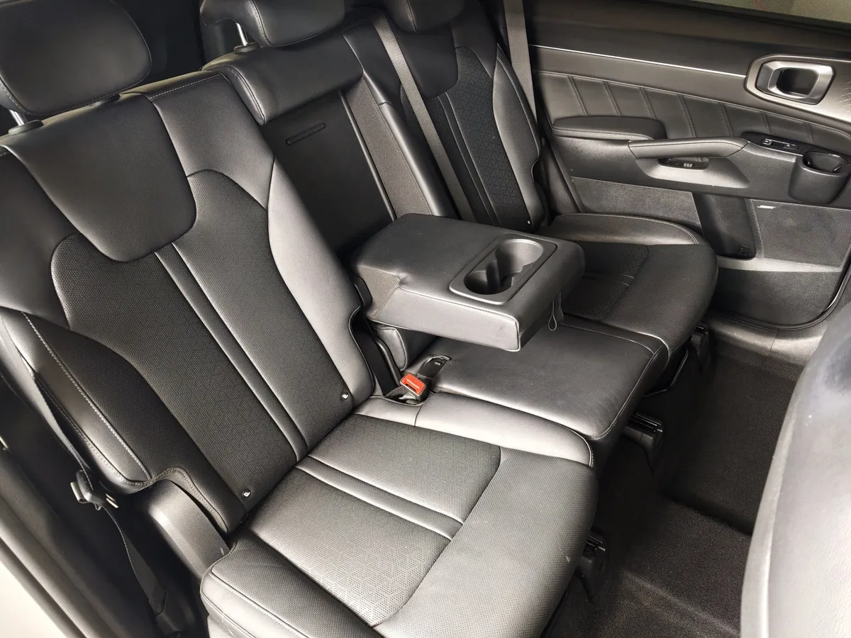 Kia Sorento 2.5 MPI 4WD AT (180 л.с.) Comfort Белый в АВИЛОН. Слайд №16