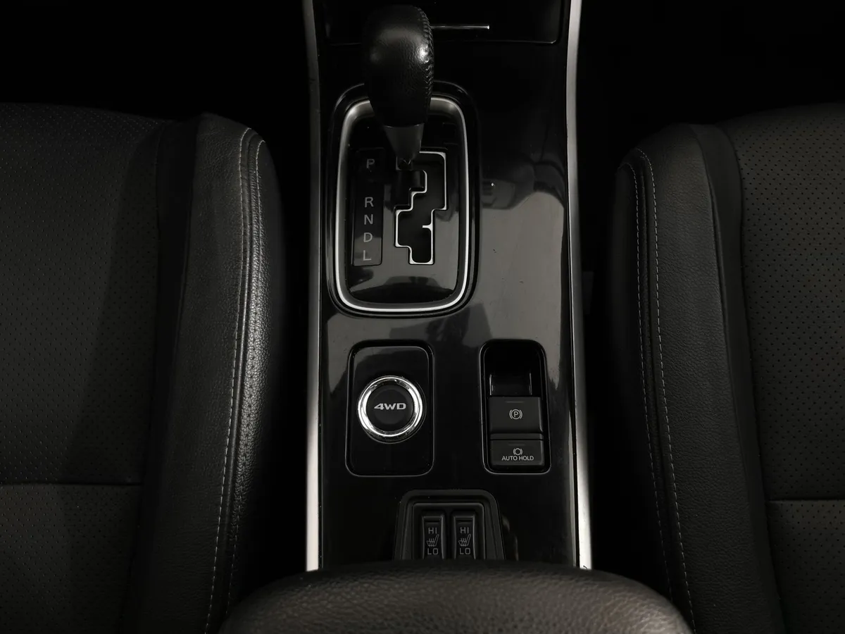 Mitsubishi Outlander 2.4 MIVEC CVT 4WD 7 мест (167 л.с.) Ultimate Белый в АВИЛОН. Слайд №19