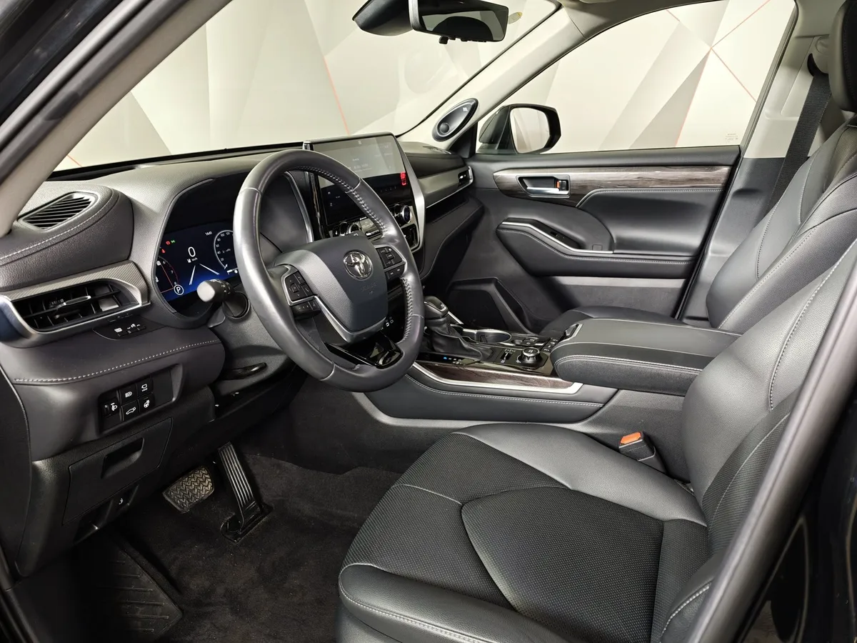 Toyota Highlander 2.0T AT 4WD (248 л.с.) Noble Version Черный в АВИЛОН. Слайд №19