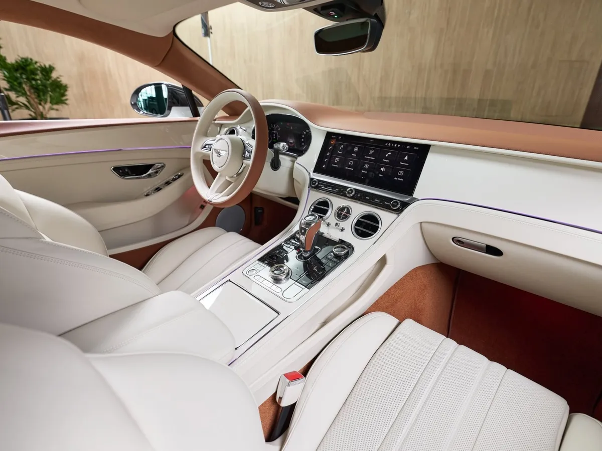 Bentley Continental GT 4.0h 8DCT 4WD (782 л.с.) Белый в АВИЛОН. Слайд №4