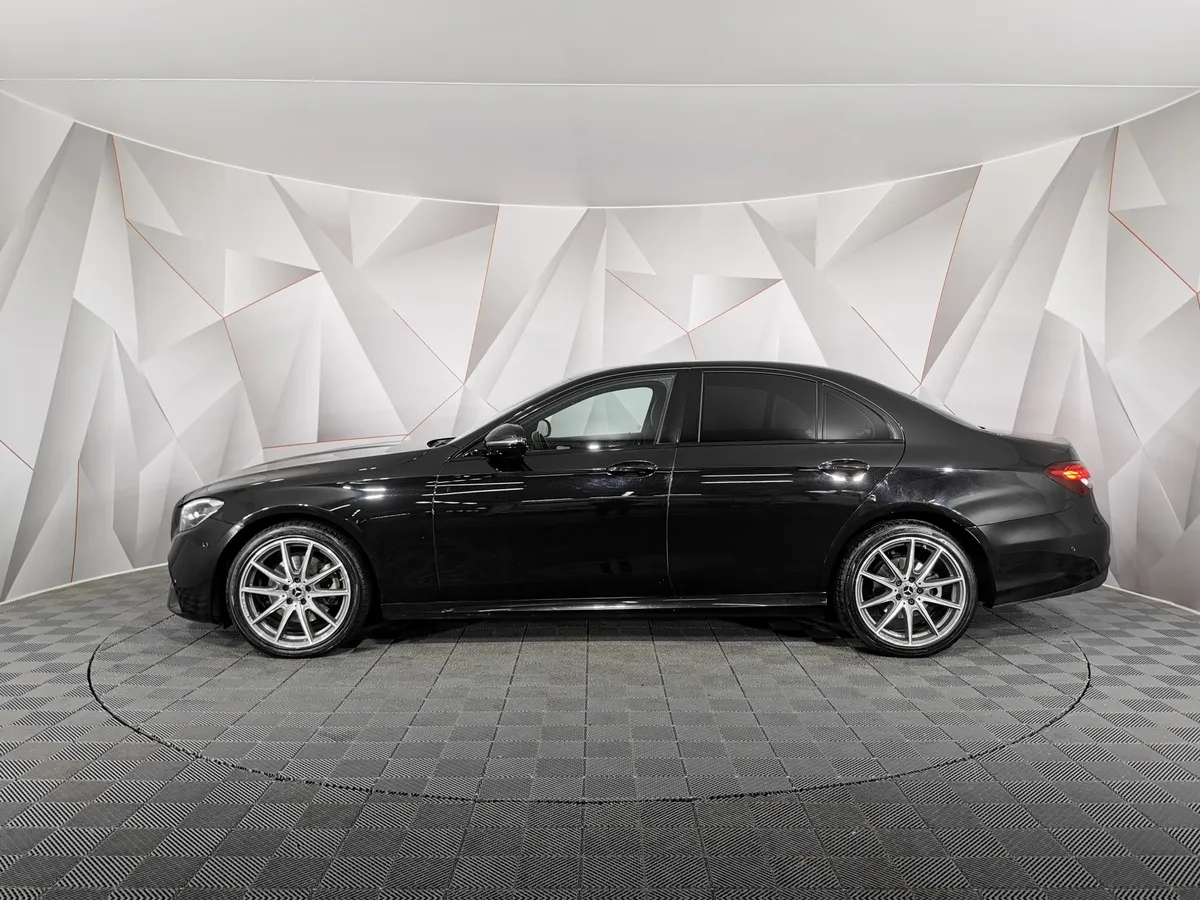 Mercedes-Benz E-Класс E 200 4MATIC 9G-TRONIC (184 л.с.) Sport Черный в АВИЛОН. Слайд №5