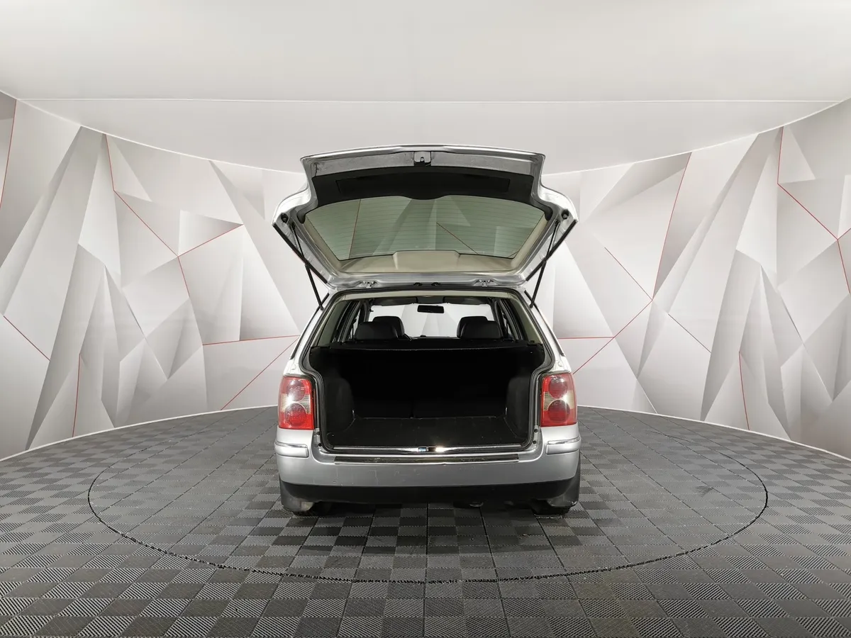 Volkswagen Passat 1.8 T MT (150 л.с.) Серебристый в АВИЛОН. Слайд №12
