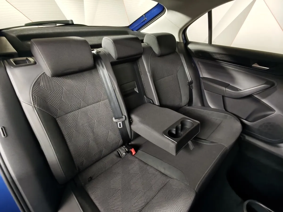 Volkswagen Polo 1.4 TSI DSG (125 л.с.) Highline Синий в АВИЛОН. Слайд №17