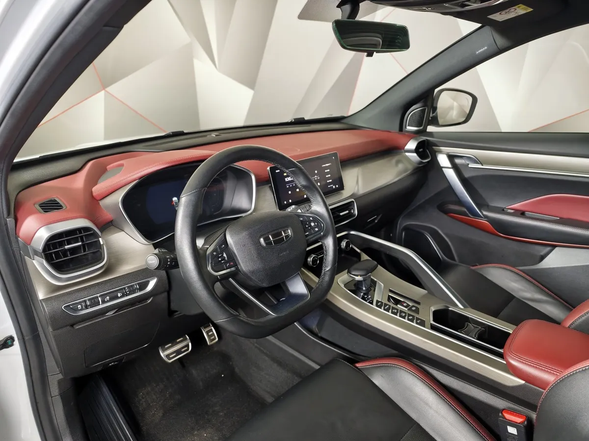 Geely Coolray 1.5T 7DCT 2WD (150 л.с.) Flagship Sport Белый в АВИЛОН. Слайд №19