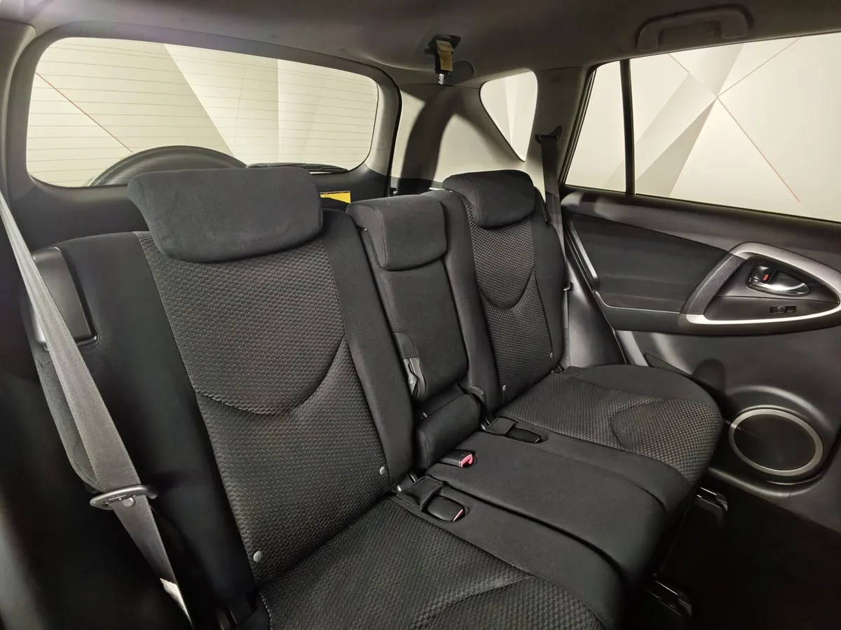 Toyota RAV4 2.0 MT (152 л.с.) Серый в АВИЛОН. Слайд №14