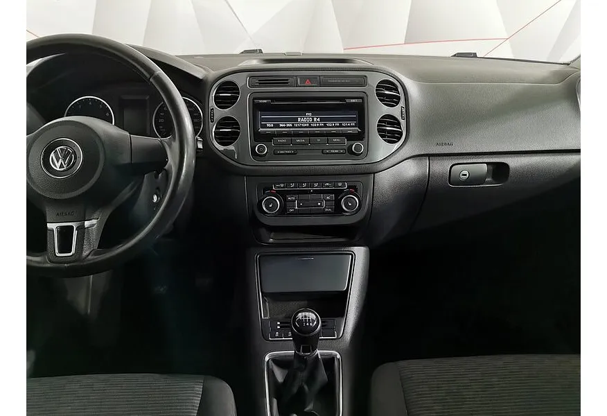 Volkswagen Tiguan 1.4 TSI BlueMotion MT (122 л.с.) Allstar Серебристый в АВИЛОН. Слайд №15