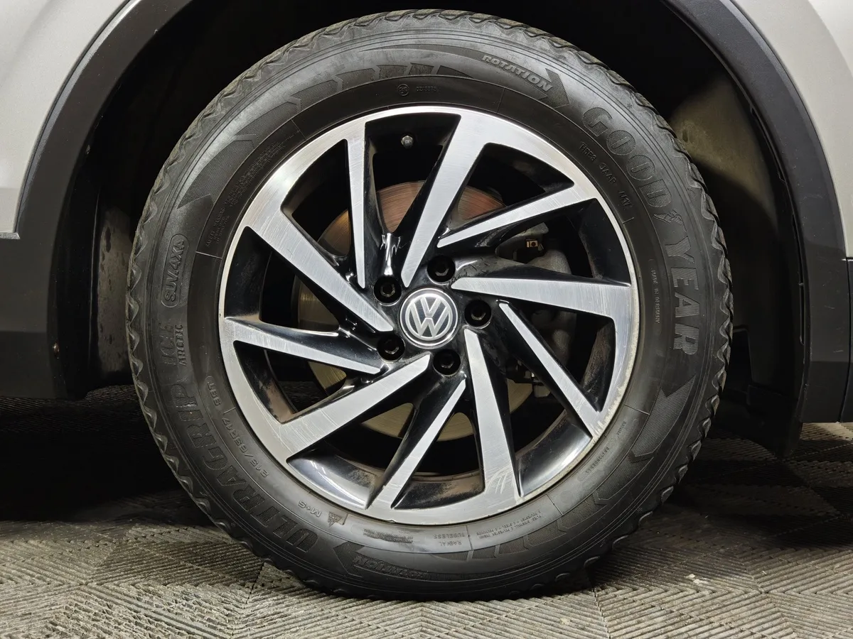 Volkswagen Tiguan 1.4 TSI 4Motion DSG (150 л.с.) Comfortline Серебристый в АВИЛОН. Слайд №9