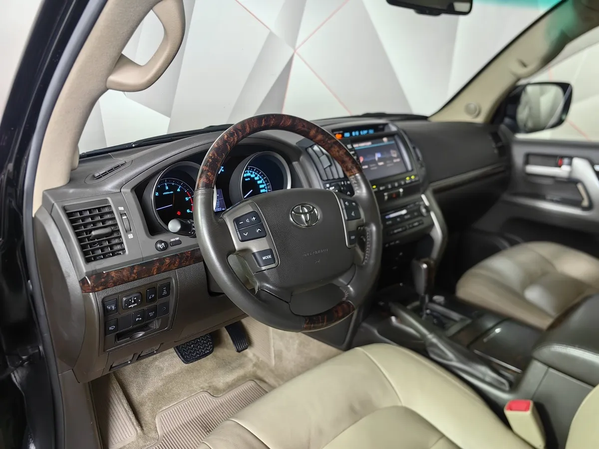 Toyota Land Cruiser 4.5 Twin-Turbo D AT 4WD (5 мест) (235 л.с.) Престиж Черный в АВИЛОН. Слайд №19