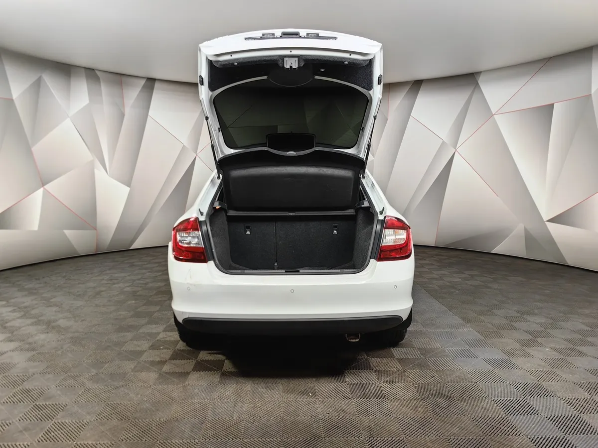 Skoda Rapid 1.6 AT (110 л.с.) Белый в АВИЛОН. Слайд №12