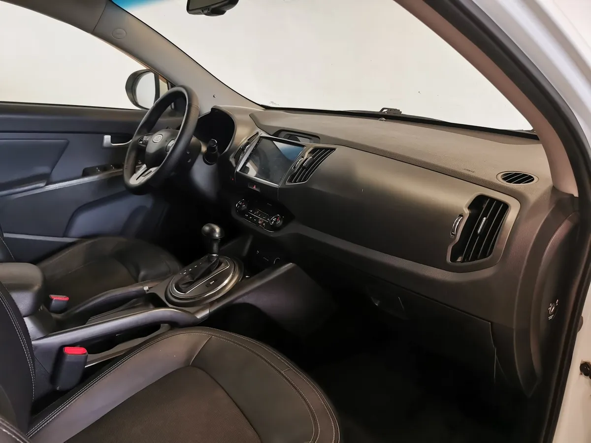 Kia Sportage 2.0 TD AT 4WD (136 л.с.) Белый в АВИЛОН. Слайд №12