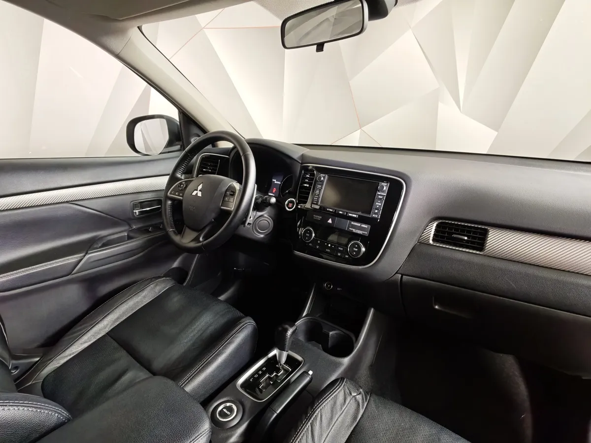 Mitsubishi Outlander 2.4 MIVEC CVT 4WD (167 л.с.) Ultimate Plus Белый в АВИЛОН. Слайд №13