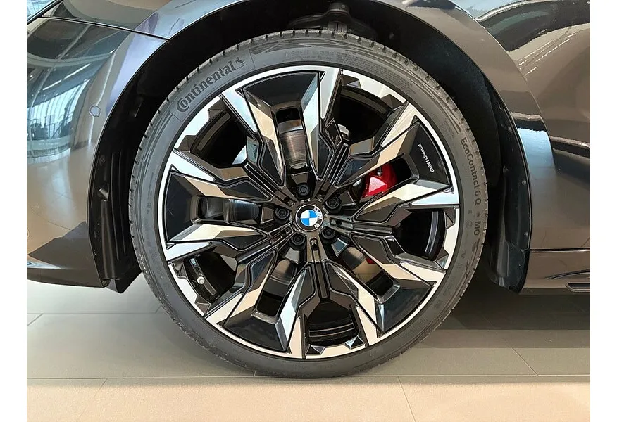 BMW 5 серия 520d xDrive AT (197 л.с.) Черный в АВИЛОН. Слайд №8