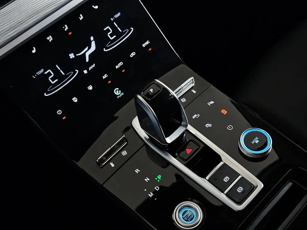 Xcite X-Cross 8 1.6 THP 7DCT (150 л.с.) Белый в АВИЛОН. Слайд №21