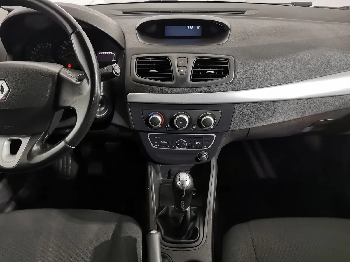 Renault Megane 1.6 MT (106 л.с.) Красный в АВИЛОН. Слайд №13