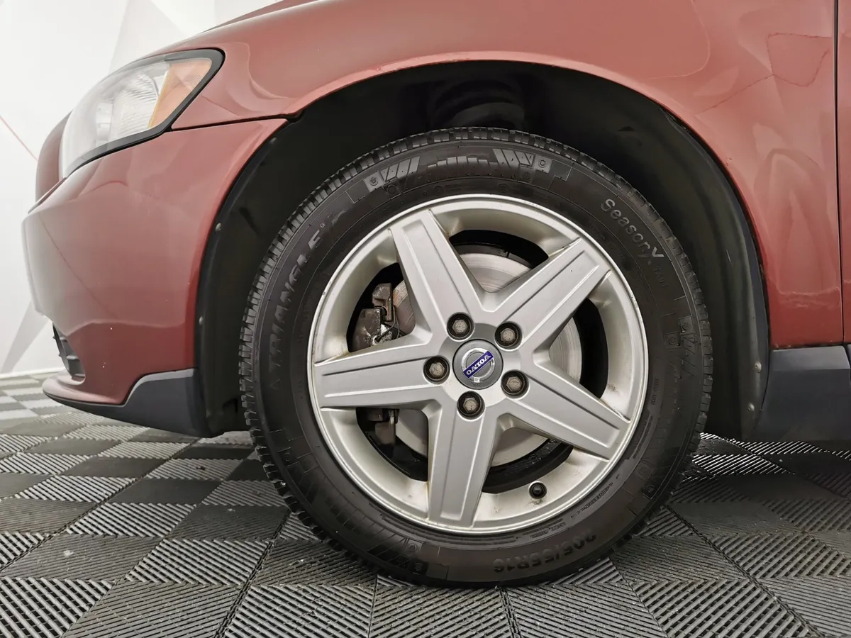 Volvo S40 2.4 Geartronic (140 л.с.) Красный в АВИЛОН. Слайд №9