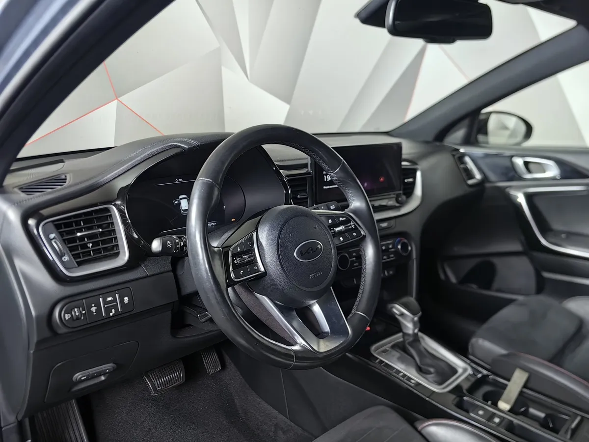 Kia Ceed 1.4 T-GDI AMT (140 л.с.) Premium Plus Серый в АВИЛОН. Слайд №18