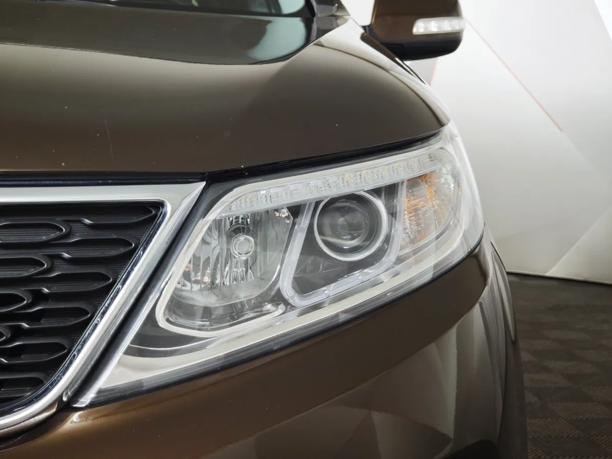 Kia Sorento 2.4 AT 4WD (175 л.с.) Comfort Коричневый в АВИЛОН. Слайд №10