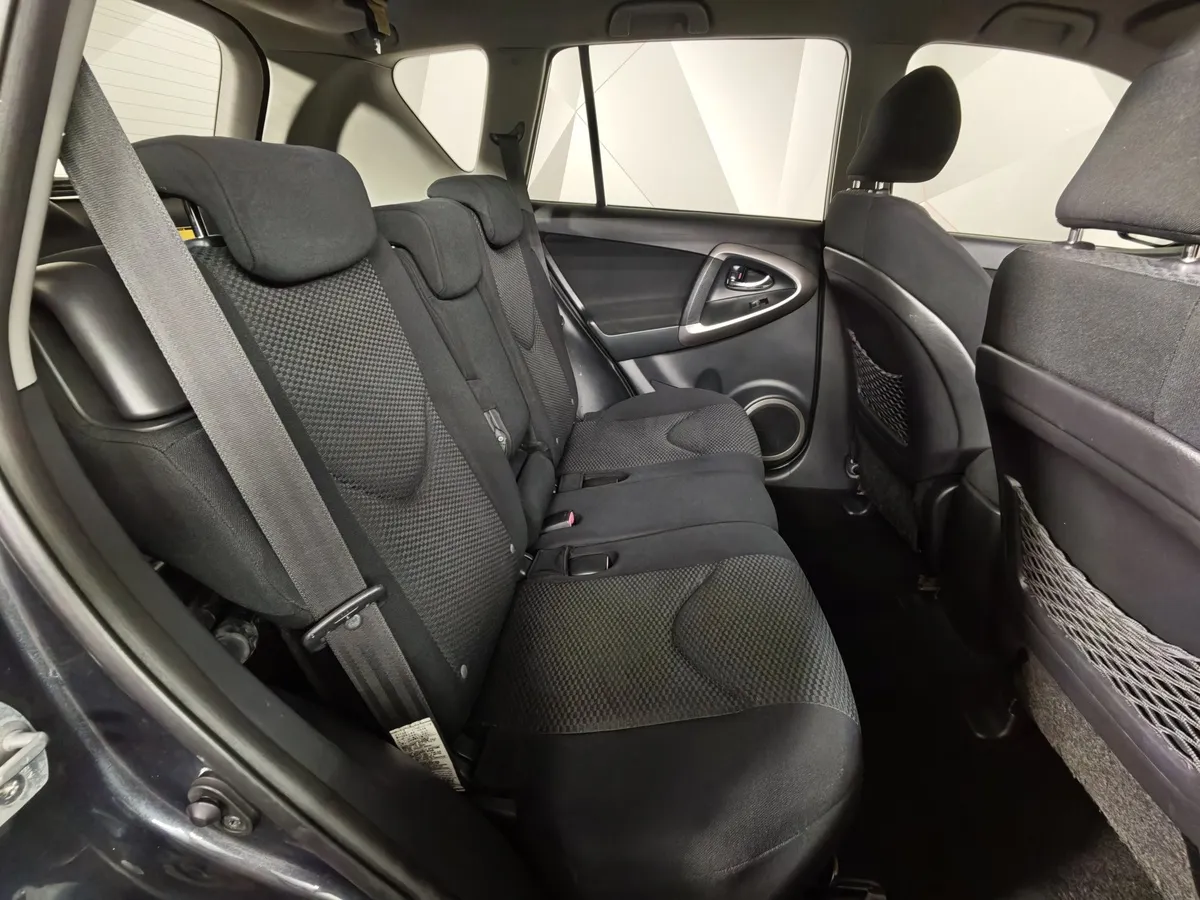 Toyota RAV4 2.0 MT (152 л.с.) Серый в АВИЛОН. Слайд №13