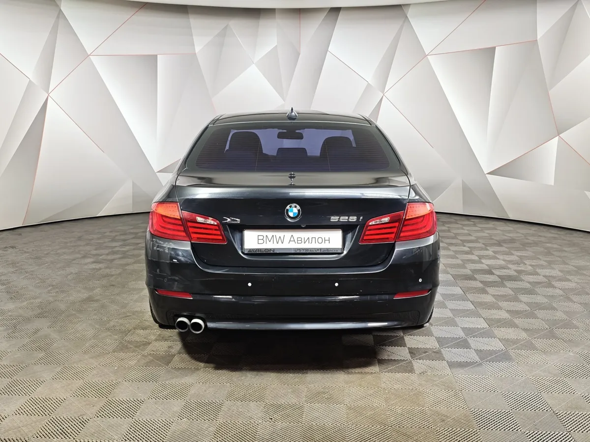 BMW 5 серия 528i xDrive Steptronic (245 л.с.) Черный в АВИЛОН. Слайд №4