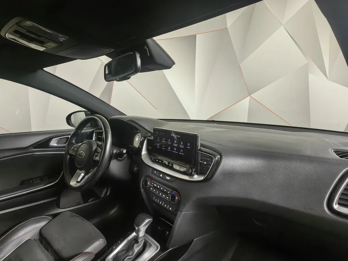 Kia Ceed 1.4 T-GDI AMT (140 л.с.) Premium Plus Серый в АВИЛОН. Слайд №12