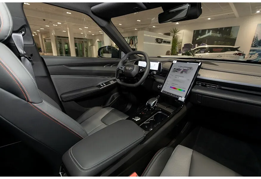 Geely Cityray 1.5T 7DCT 2WD (150 л.с.) Flagship Серебристый в АВИЛОН. Слайд №15