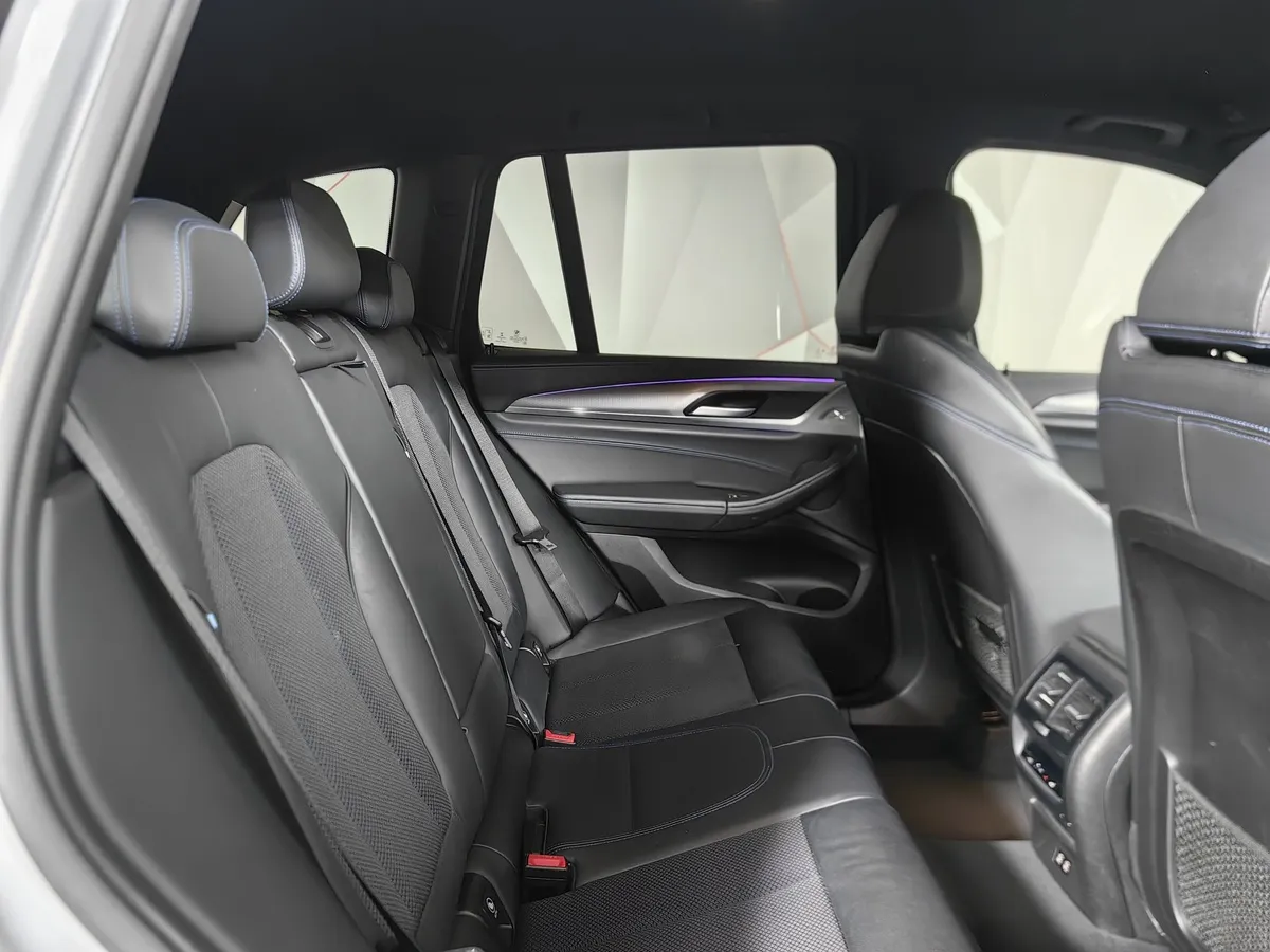 BMW X3 xDrive20d AT (190 л.с.) M Sport Серебристый в АВИЛОН. Слайд №14